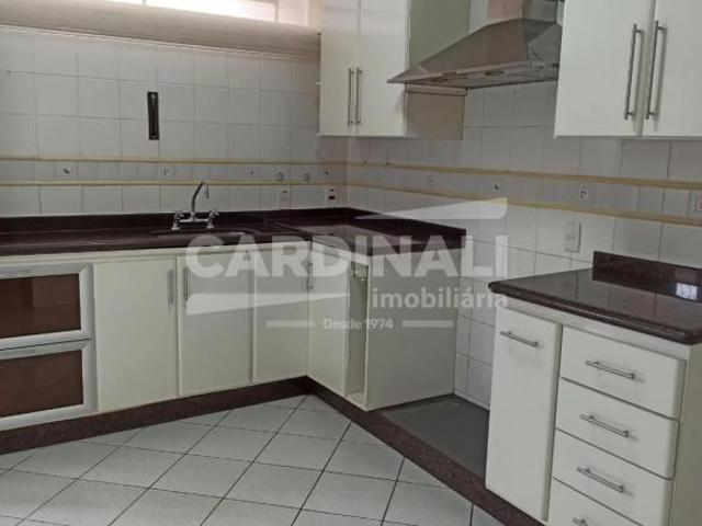 Casa para venda em Cidade Jardim de 190.00m² com 3 Quartos, 1 Suite e 2 Garagens