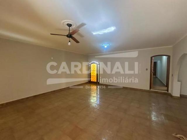 Casa para venda em Cidade Jardim de 250.00m² com 3 Quartos, 1 Suite e 2 Garagens