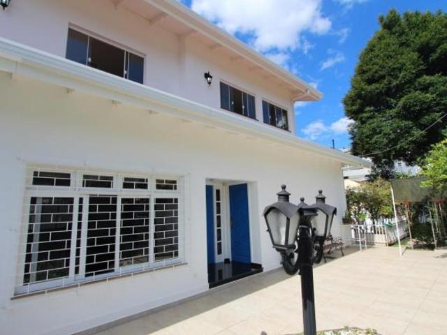Casa para Venda em Curitiba, Centro Cívico, 8 dormitórios, 3 suítes, 6 banheiros, 5 vagas