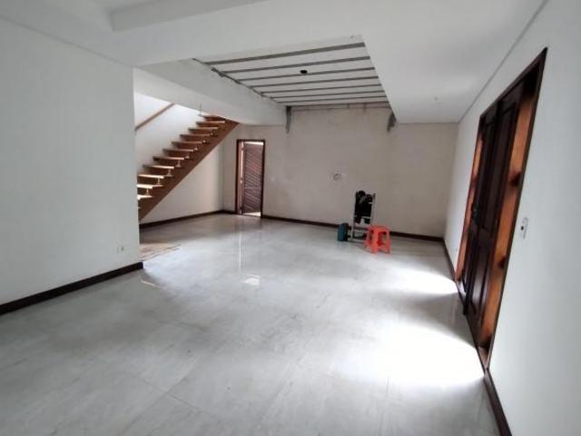 Casa para Venda em Curitiba, Santa Cândida, 2 dormitórios, 2 suítes, 3 banheiros, 2 vagas