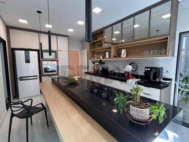 Casa para venda em Aeroporto de 263.00m² com 3 Quartos, 2 Suites e 2 Garagens