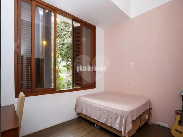 Casa para venda em Alto de Pinheiros com 4 quartos, sendo 4 suítes, 376m²