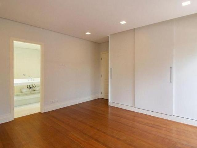 Casa para venda em Alto De Pinheiros de 420.00m² com 4 Quartos e 4 Suites