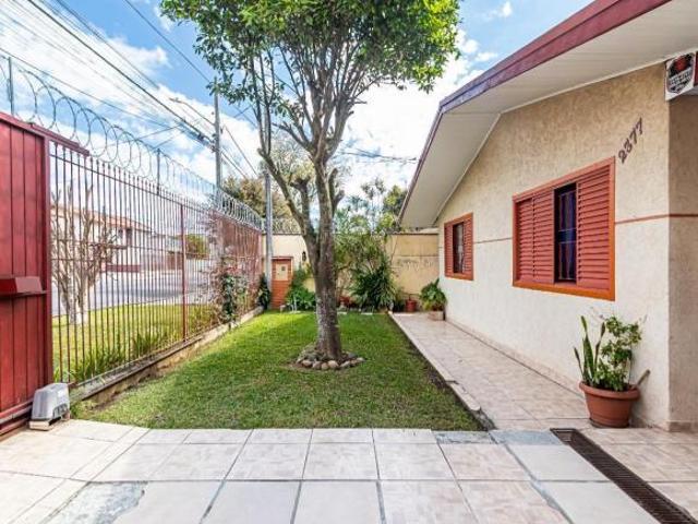 Casa para venda em Boqueirão de 135.00m² com 3 Quartos, 1 Suite e 2 Garagens
