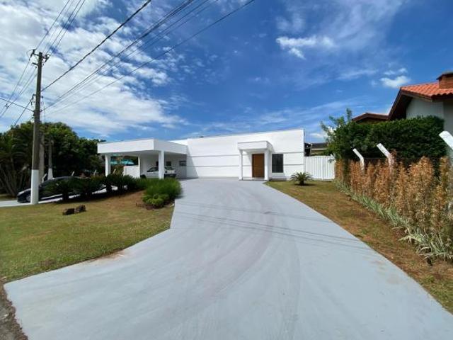 Casa para venda em Barreiro de 380.00m² com 3 Quartos, 3 Suites e 4 Garagens