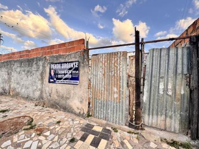 Casa para Venda em Brasília, Santa Maria, 2 dormitórios, 1 banheiro, 3 vagas