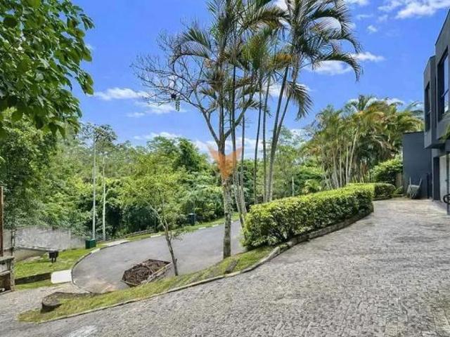 Casa para venda em Granja Viana de 274.10m² com 4 Quartos, 3 Suites e 4 Garagens