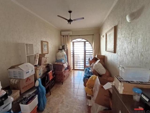 Casa para Venda em Guaíra, CENTRO, 4 dormitórios, 2 suítes, 5 banheiros, 4 vagas