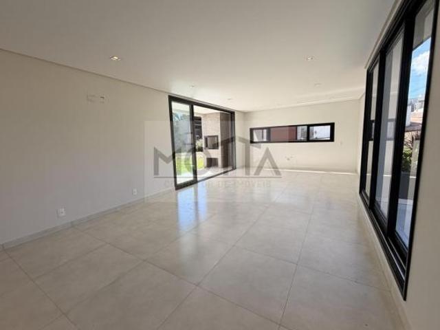 Casa para Venda em Erechim, Três Vendas, 3 dormitórios, 3 suítes, 4 banheiros, 2 vagas