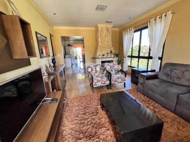 Casa para Venda em Erechim, Zimmer, 4 dormitórios, 1 suíte, 2 banheiros, 2 vagas