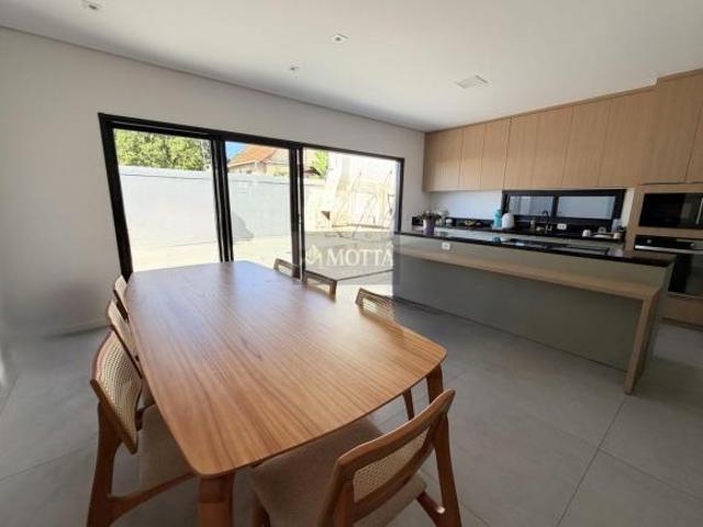 Casa para Venda em Erechim, Centro, 3 dormitórios, 1 suíte, 3 banheiros, 2 vagas
