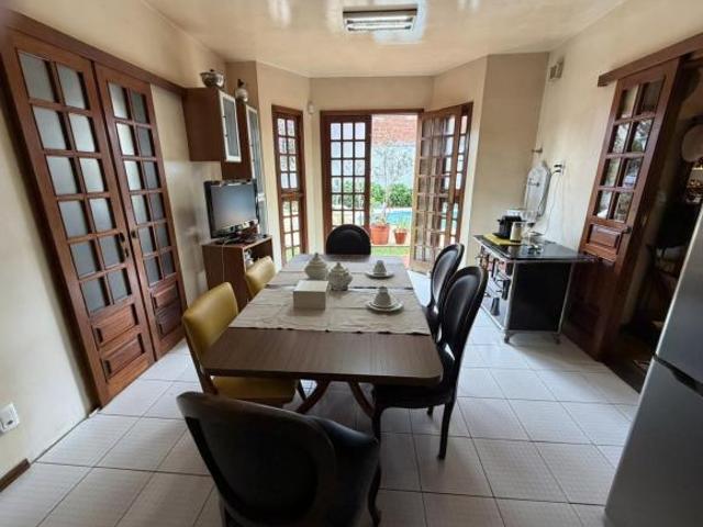 Casa para Venda em Erechim, Centro, 4 dormitórios, 1 suíte, 5 banheiros, 2 vagas