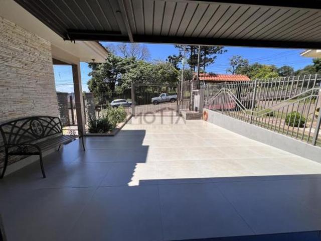 Casa para Venda em Erechim, Cerâmica, 4 dormitórios, 1 suíte, 3 banheiros, 2 vagas