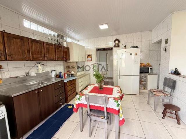Casa para Venda em Erechim, Cerâmica, 2 dormitórios, 3 banheiros, 1 vaga