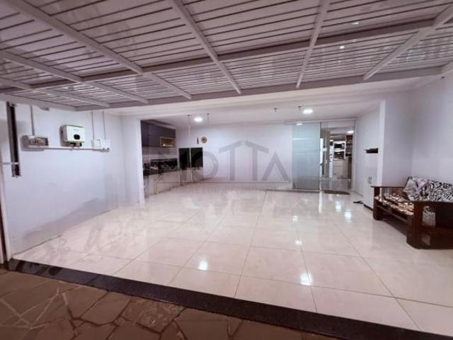 Casa para Venda em Erechim, Cristal, 4 dormitórios, 1 suíte, 4 banheiros, 2 vagas