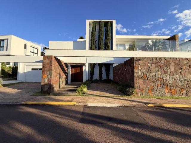 Casa para Venda em Erechim, Ipiranga, 4 dormitórios, 2 suítes, 6 banheiros, 2 vagas