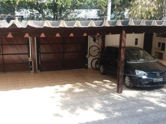 Casa para venda em Interlagos de 258.00m² com 4 Quartos, 2 Suites e 3 Garagens