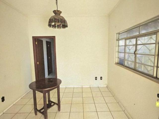 Casa para Venda em Ibirá, Centro, 3 dormitórios, 1 suíte, 2 banheiros, 1 vaga