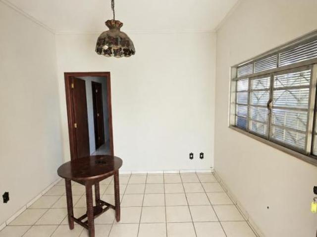 Casa para Venda em Ibirá, Centro, 3 dormitórios, 1 suíte, 2 banheiros, 1 vaga