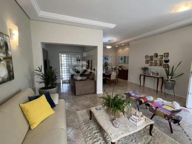 Casa para venda em Jardim Murayama de 213.36m² com 4 Quartos, 1 Suite e 4 Garagens
