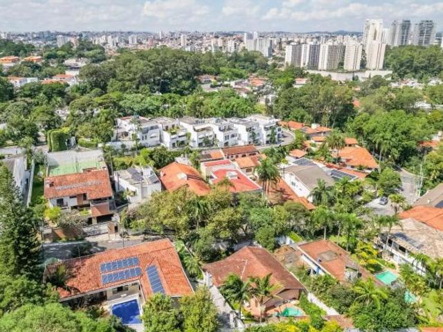 Casa para venda em Jardim Marajoara com 4 quartos, sendo 2 suítes, 237m²