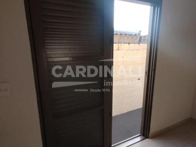 Casa para venda em Jardim Medeiros de 58.00m² com 1 Quarto e 2 Garagens