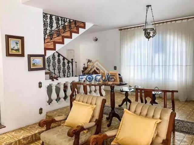 Casa para venda em Jardim Morumbi de 259.00m² com 3 Quartos, 1 Suite e 3 Garagens