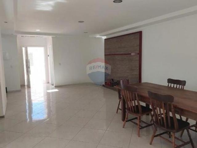 Casa para venda em Jardim Astro de 280.00m² com 3 Quartos, 1 Suite e 4 Garagens