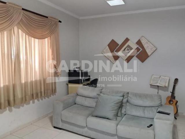 Casa para venda em Jardim Biagioni de 258.00m² com 3 Quartos, 1 Suite e 3 Garagens