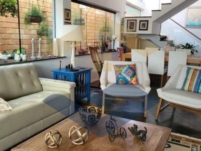 Casa para venda em Jardim Brasil de 386.00m² com 4 Quartos, 2 Suites e 4 Garagens