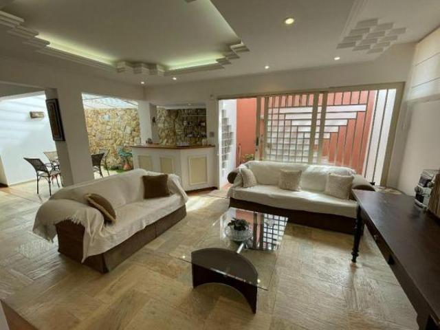 Casa para venda em Jardim Chapadão de 309.00m² com 3 Quartos, 1 Suite e 4 Garagens