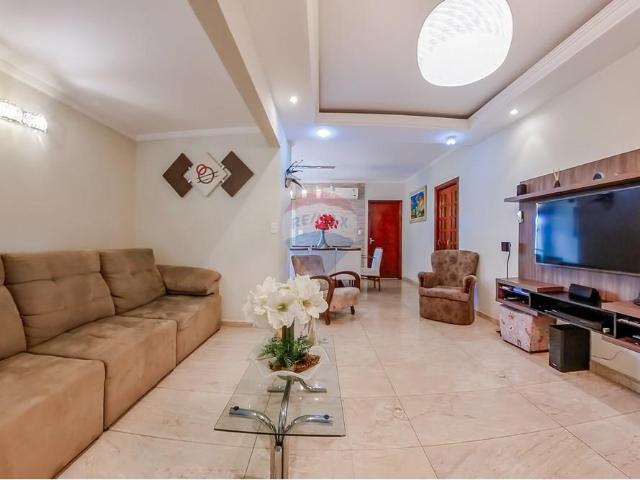 Casa para venda em Jardim Itália em Araras São Paulo de 271.00m² com 3 Quartos, 1 Suíte e 2 Garagens