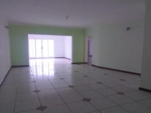 Casa para venda em Jardim Ipanema de 202.00m² com 3 Quartos, 1 Suite e 2 Garagens