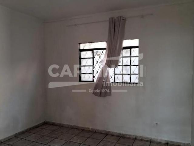 Casa para venda em Jardim Roberto Selmi Dei de 138.00m² com 3 Quartos e 2 Garagens