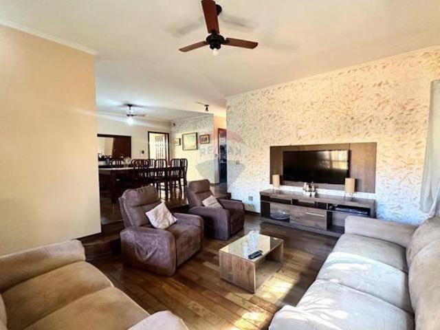 Casa para venda em Jardim Sumaré de 265.00m² com 4 Quartos, 1 Suite e 4 Garagens