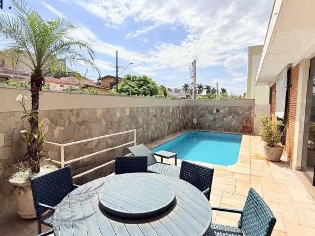 Casa para venda em Jardim São Luiz de 297.00m² com 3 Quartos, 1 Suite e 5 Garagens
