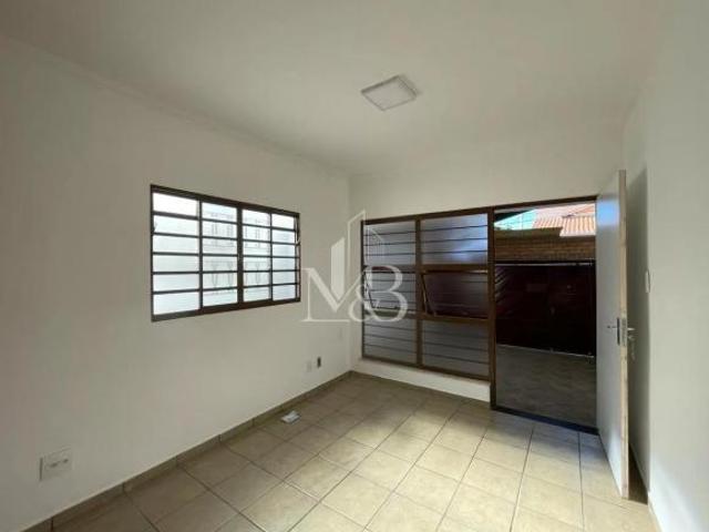 Casa para venda em Jardim Sandra de 225.00m² com 5 Quartos, 4 Suites e 2 Garagens