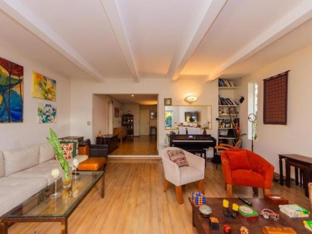 Casa para venda em Jardim Santa Helena com 4 quartos, sendo 2 suítes, 280m²