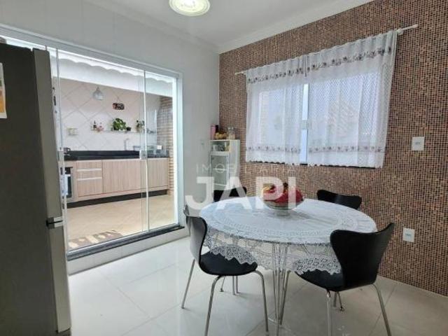 Casa para venda em Jardim Tannus de 179.00m² com 4 Quartos e 2 Garagens