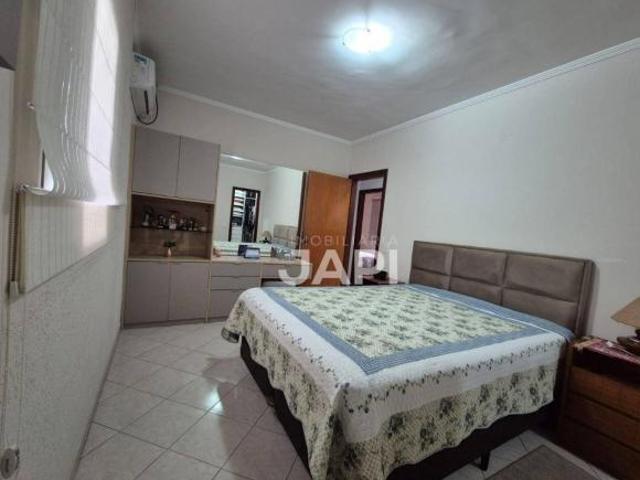 Casa para venda em Jardim Tannus de 223.00m² com 3 Quartos, 1 Suite e 4 Garagens