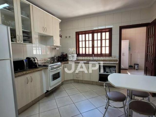 Casa para venda em Jardim Tannus de 296.00m² com 4 Quartos, 2 Suites e 5 Garagens