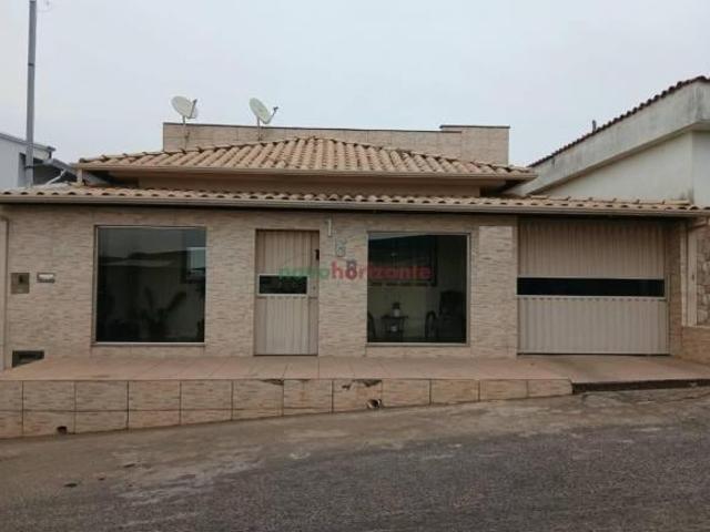 Casa para venda em Oliveira