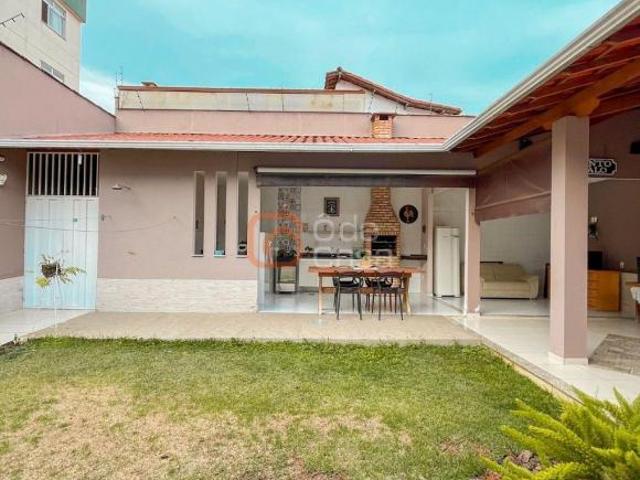 Casa para venda em Ouro Preto de 220.00m² com 3 Quartos, 1 Suite e 3 Garagens