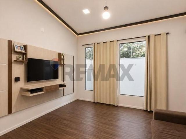 Casa para venda em Lívia I de 130.00m² com 3 Quartos, 1 Suite e 2 Garagens