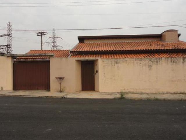 Casa para Venda em Lindóia, Proximo ao centro, 4 dormitórios, 1 suíte, 2 banheiros, 4 vagas