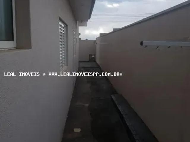 Casa para Venda em Álvares Machado, CENTRO, 3 dormitórios, 1 suíte, 1 banheiro, 3 vagas