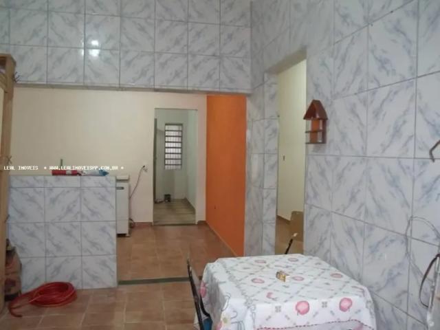 Casa para Venda em Álvares Machado, PARQUE DOS PINHEIROS, 3 dormitórios, 1 suíte, 1 banheiro, 1 vaga