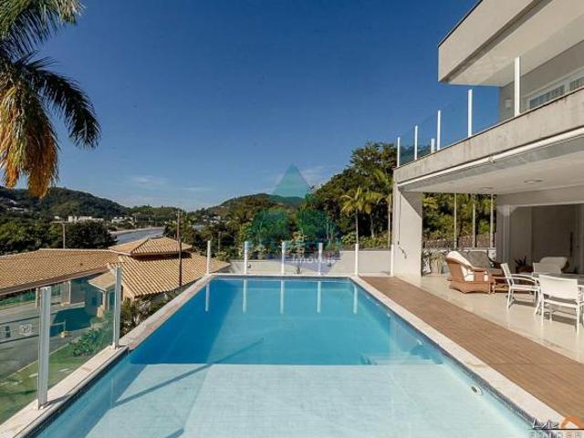Casa para venda em Santa Rita de 461.00m² com 4 Quartos, 4 Suites e 6 Garagens