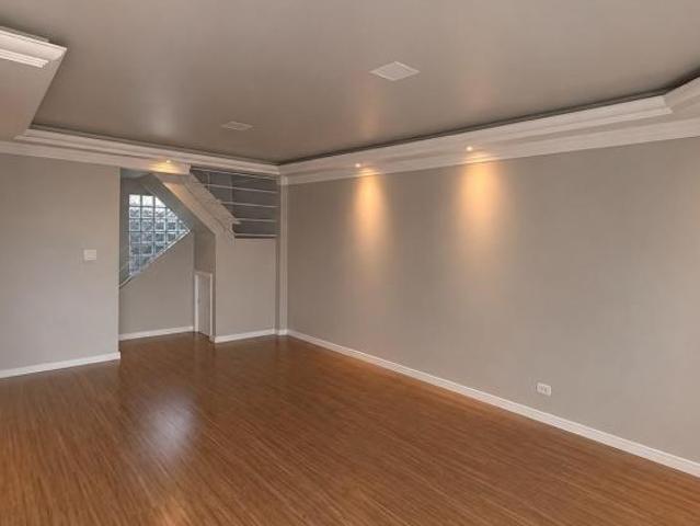 Casa para venda em Sítio Cercado de 200.00m² com 3 Quartos, 2 Suites e 3 Garagens