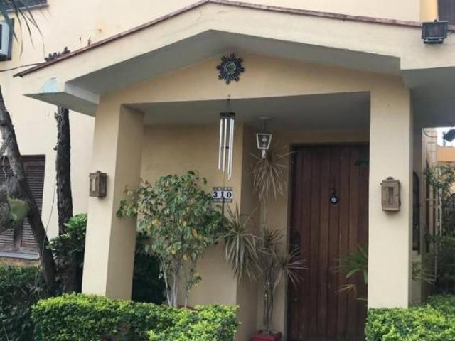 Casa para Venda em Porto Alegre, Passo da Areia, 5 dormitórios, 1 suíte, 2 banheiros, 2 vagas